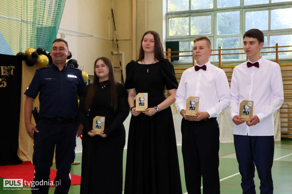 Pożegnanie absolwentów szkoły w Kraszewicach