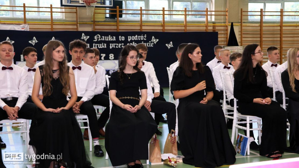 Pożegnanie absolwentów szkoły w Kraszewicach