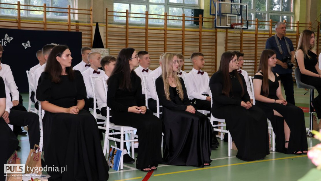 Pożegnanie absolwentów szkoły w Kraszewicach