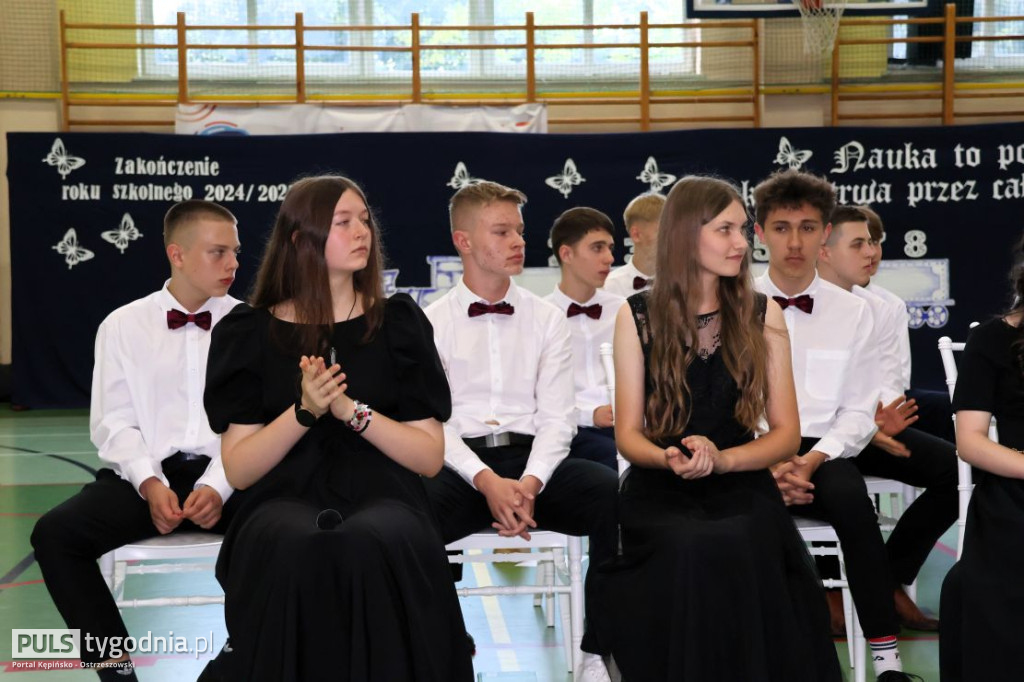 Pożegnanie absolwentów szkoły w Kraszewicach