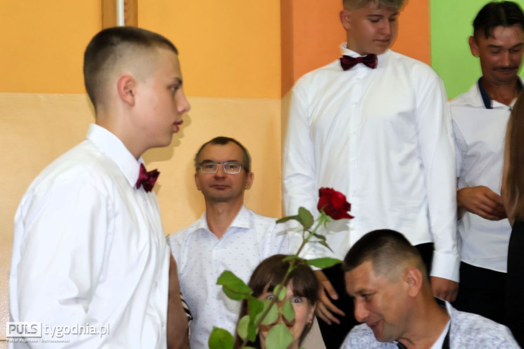 Pożegnanie absolwentów szkoły w Kraszewicach