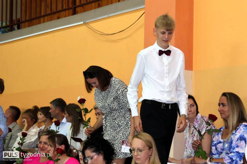 Pożegnanie absolwentów szkoły w Kraszewicach