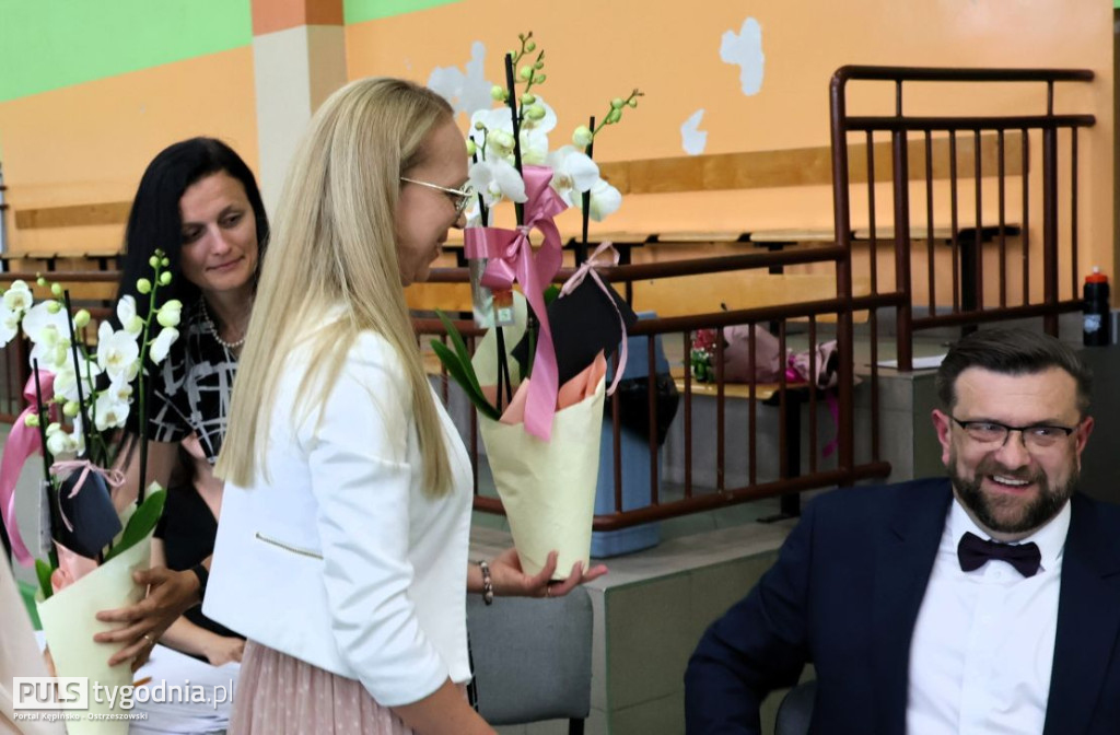 Pożegnanie absolwentów szkoły w Kraszewicach