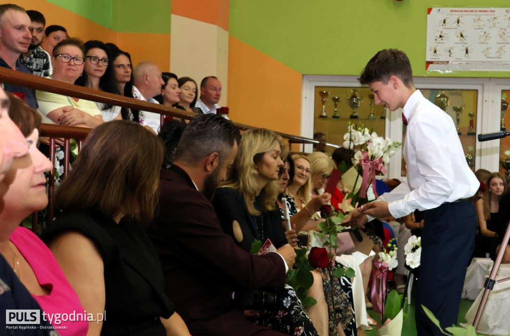Pożegnanie absolwentów szkoły w Kraszewicach