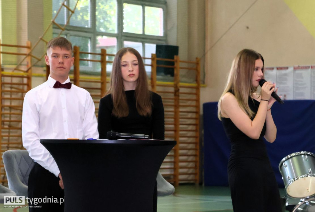 Pożegnanie absolwentów szkoły w Kraszewicach