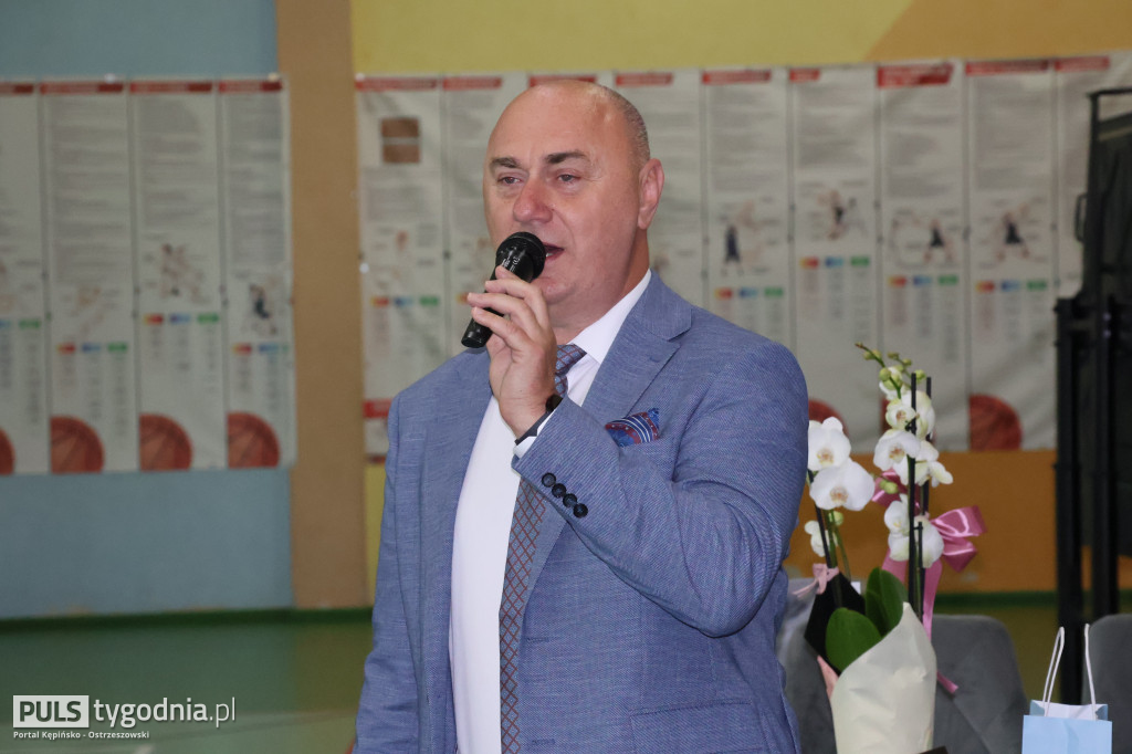 Pożegnanie absolwentów szkoły w Kraszewicach