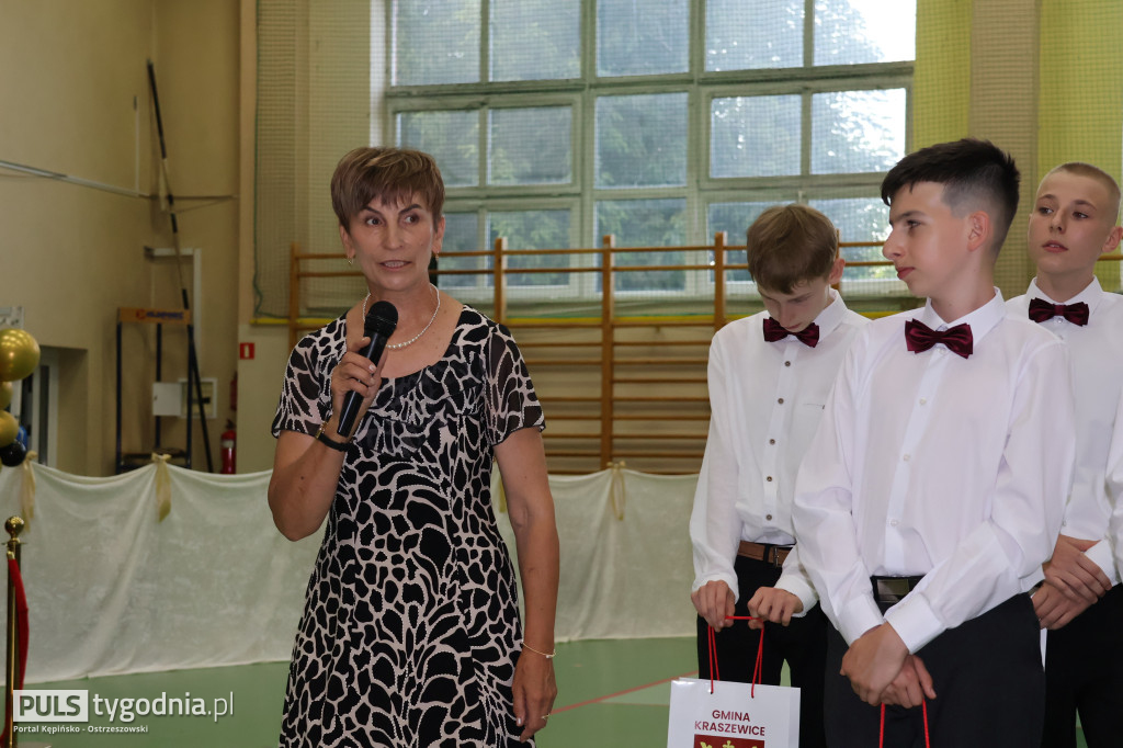 Pożegnanie absolwentów szkoły w Kraszewicach