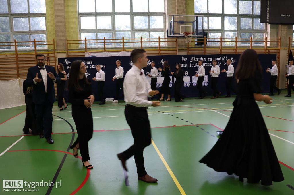 Pożegnanie absolwentów szkoły w Kraszewicach