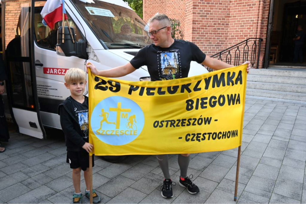 Biegacze wyruszyli na Jasną Górę