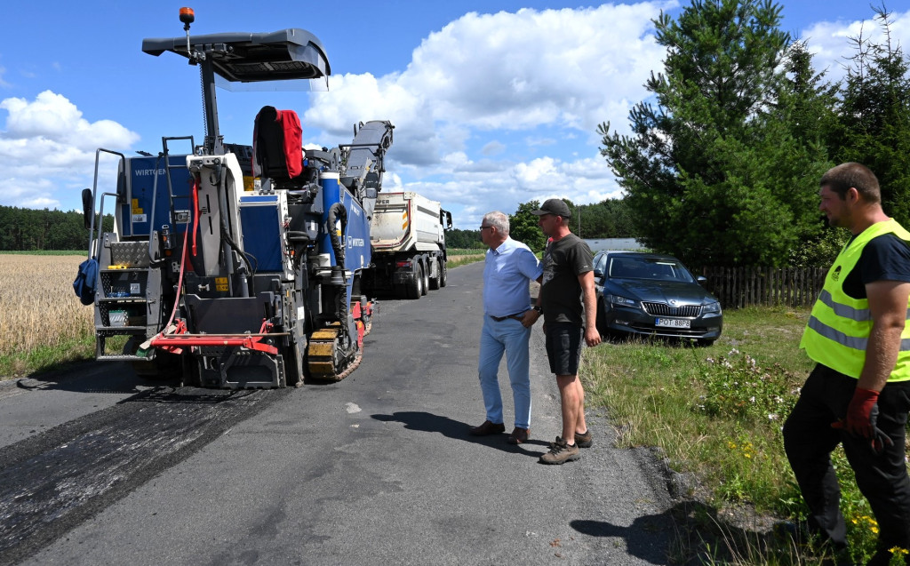 Trwają prace na drogach powiatowych