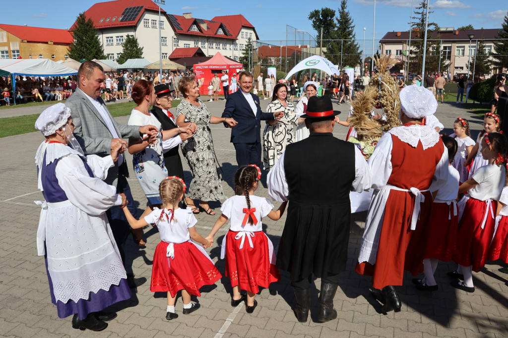 W Dożynkowym korowodzie w Doruchowie
