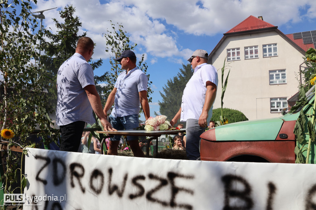 W Dożynkowym korowodzie w Doruchowie