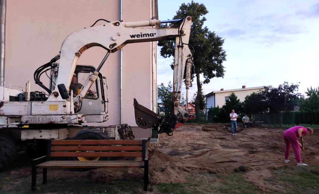 Przygotowali teren pod plac zabaw