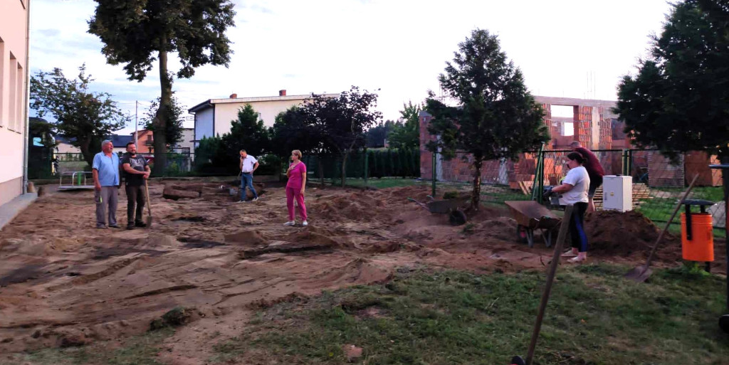 Przygotowali teren pod plac zabaw