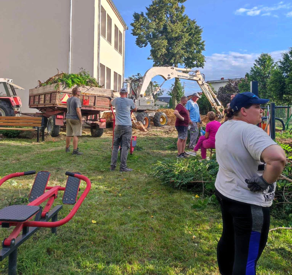 Przygotowali teren pod plac zabaw
