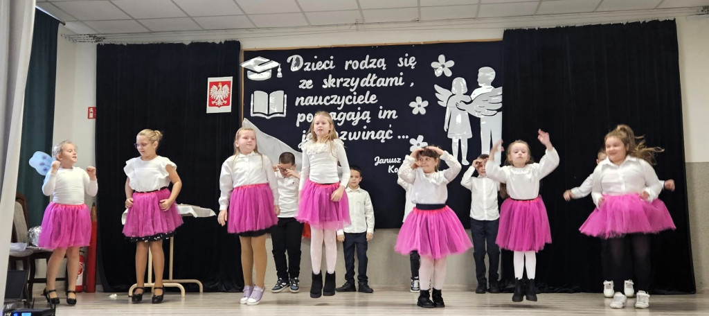 Dzień Edukacji Narodowej w szkole w Bukownicy
