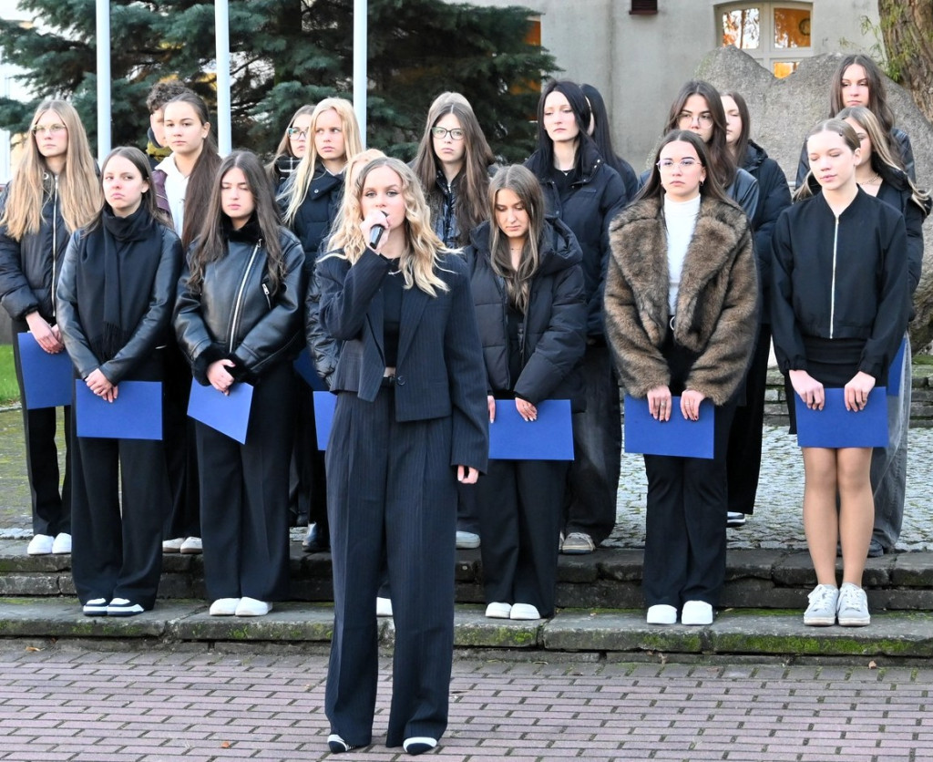 Na skwerze im. Zbyszka Szmaja odsłonięto tablicę