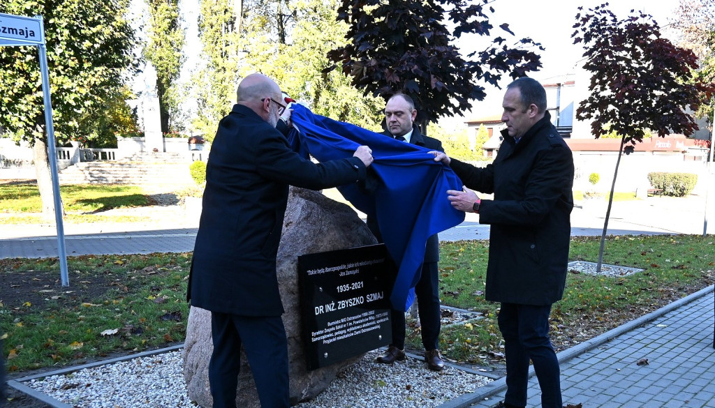 Na skwerze im. Zbyszka Szmaja odsłonięto tablicę