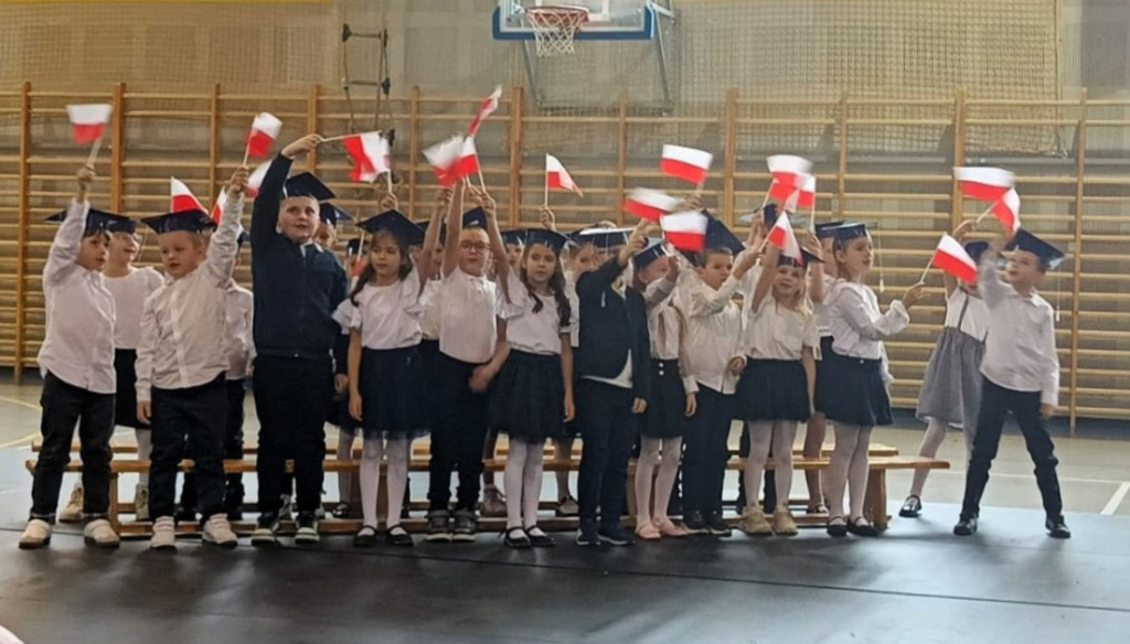 Ślubowanie pierwszoklasistów w Mikstacie