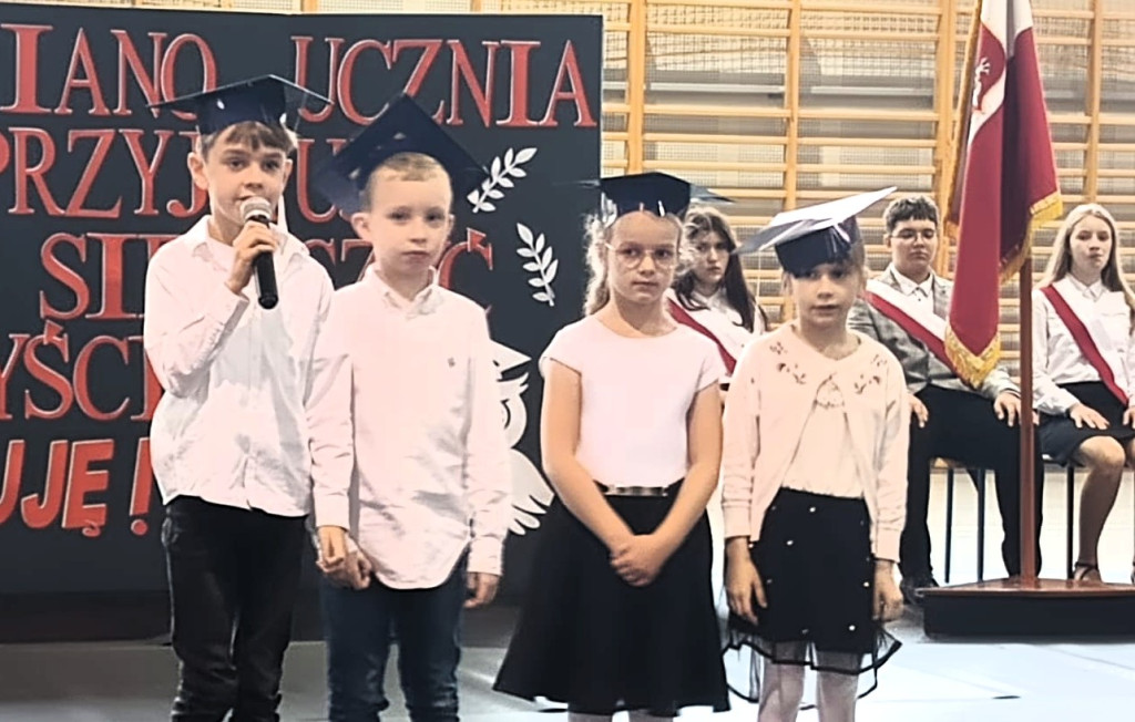 Ślubowanie pierwszoklasistów w Mikstacie