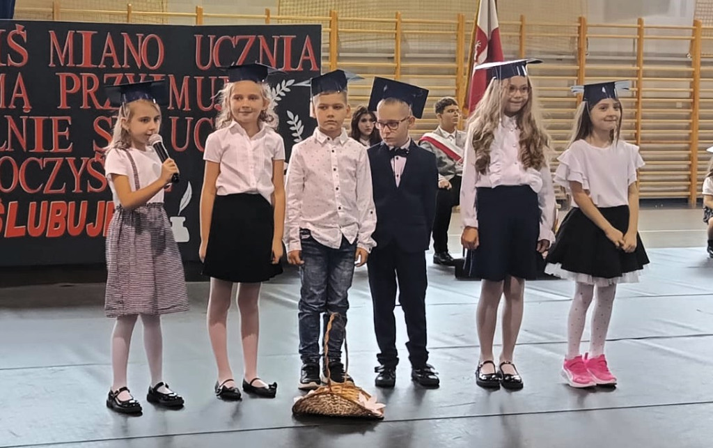 Ślubowanie pierwszoklasistów w Mikstacie