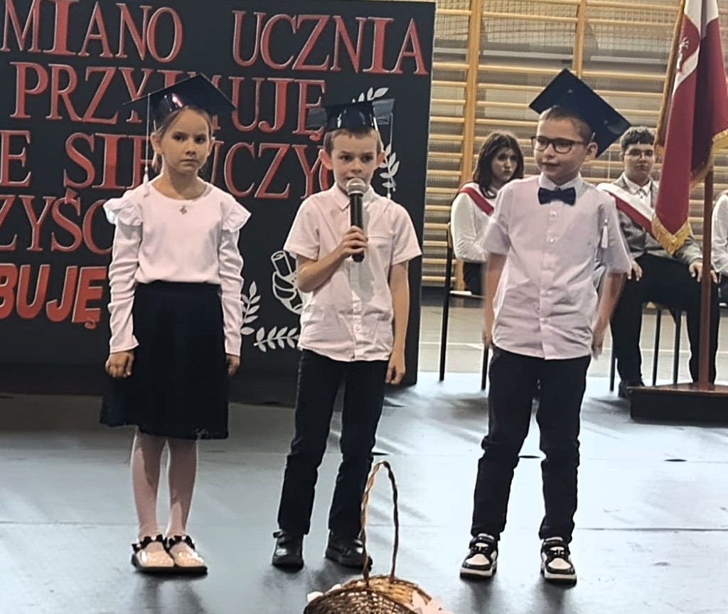 Ślubowanie pierwszoklasistów w Mikstacie