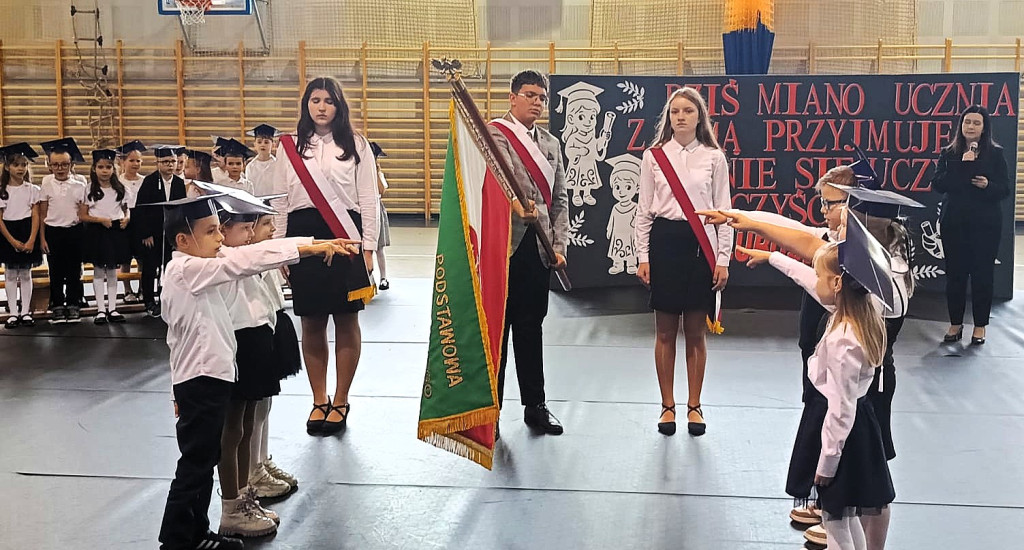 Ślubowanie pierwszoklasistów w Mikstacie