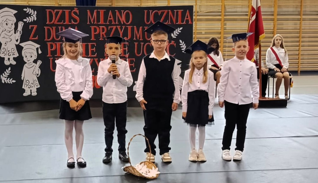 Ślubowanie pierwszoklasistów w Mikstacie