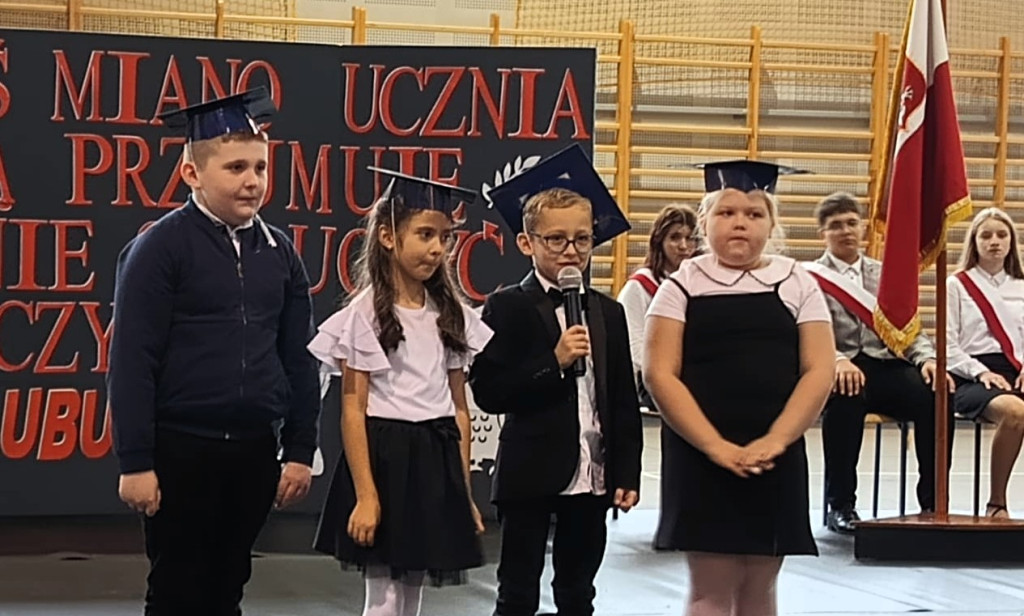 Ślubowanie pierwszoklasistów w Mikstacie