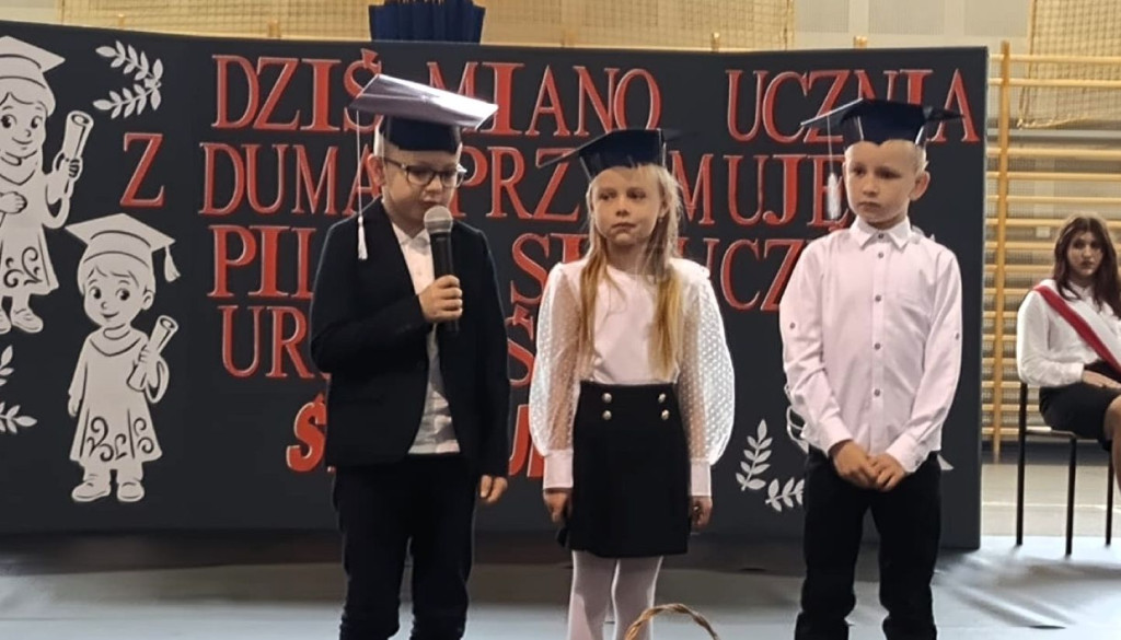 Ślubowanie pierwszoklasistów w Mikstacie