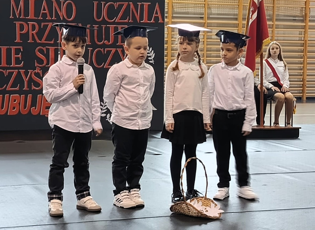 Ślubowanie pierwszoklasistów w Mikstacie