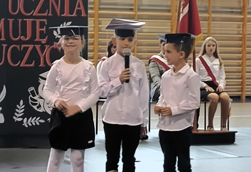 Ślubowanie pierwszoklasistów w Mikstacie