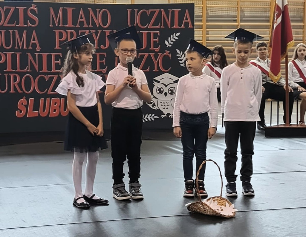 Ślubowanie pierwszoklasistów w Mikstacie