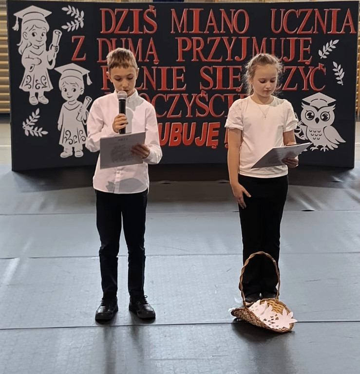 Ślubowanie pierwszoklasistów w Mikstacie