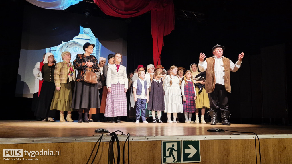 Wystawili spektakl ,,W cieniu wojen\'\'