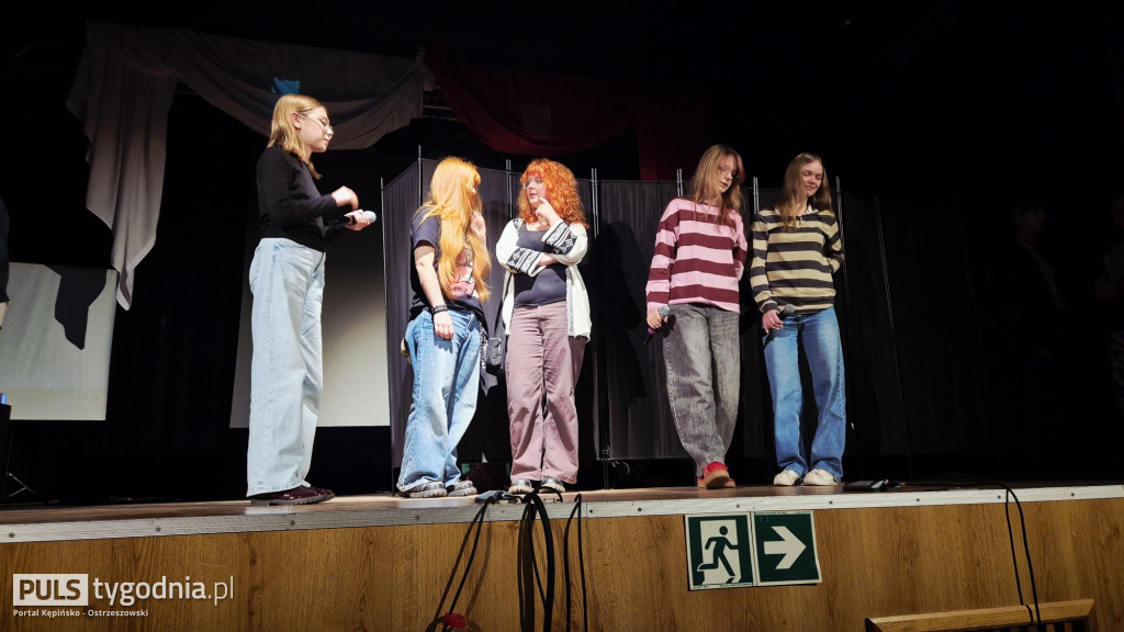 Wystawili spektakl ,,W cieniu wojen\'\'