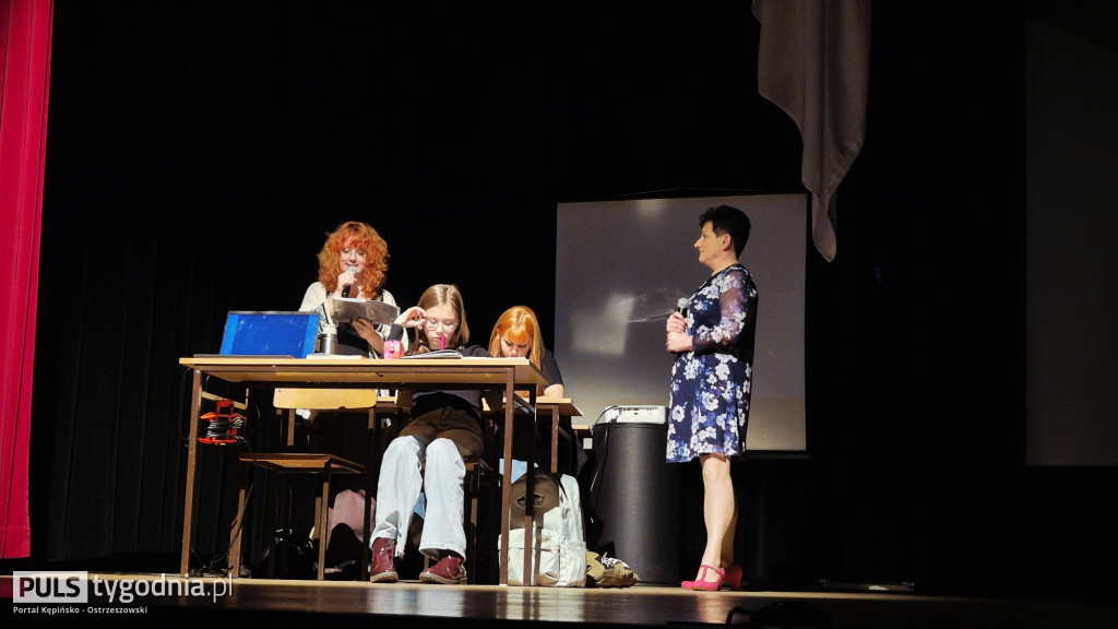 Wystawili spektakl ,,W cieniu wojen\'\'