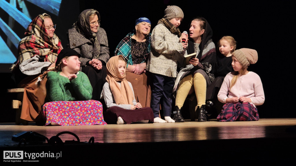 Wystawili spektakl ,,W cieniu wojen\'\'