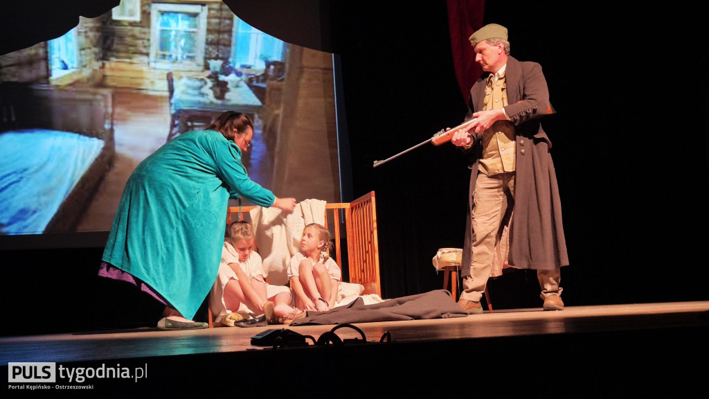 Wystawili spektakl ,,W cieniu wojen\'\'