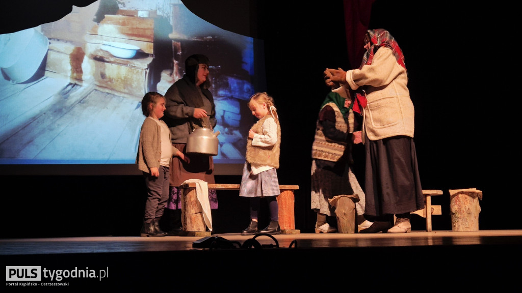 Wystawili spektakl ,,W cieniu wojen\'\'