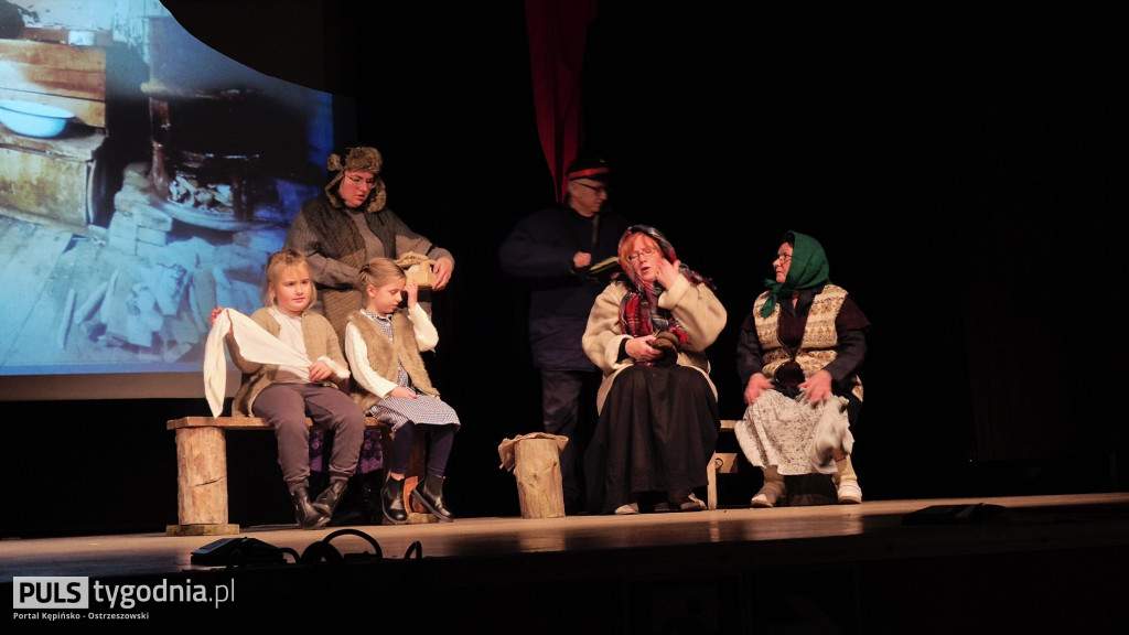 Wystawili spektakl ,,W cieniu wojen\'\'