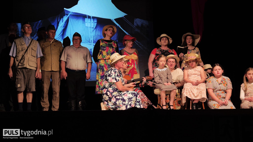 Wystawili spektakl ,,W cieniu wojen\'\'