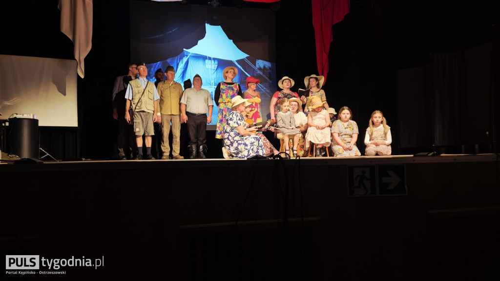 Wystawili spektakl ,,W cieniu wojen\'\'