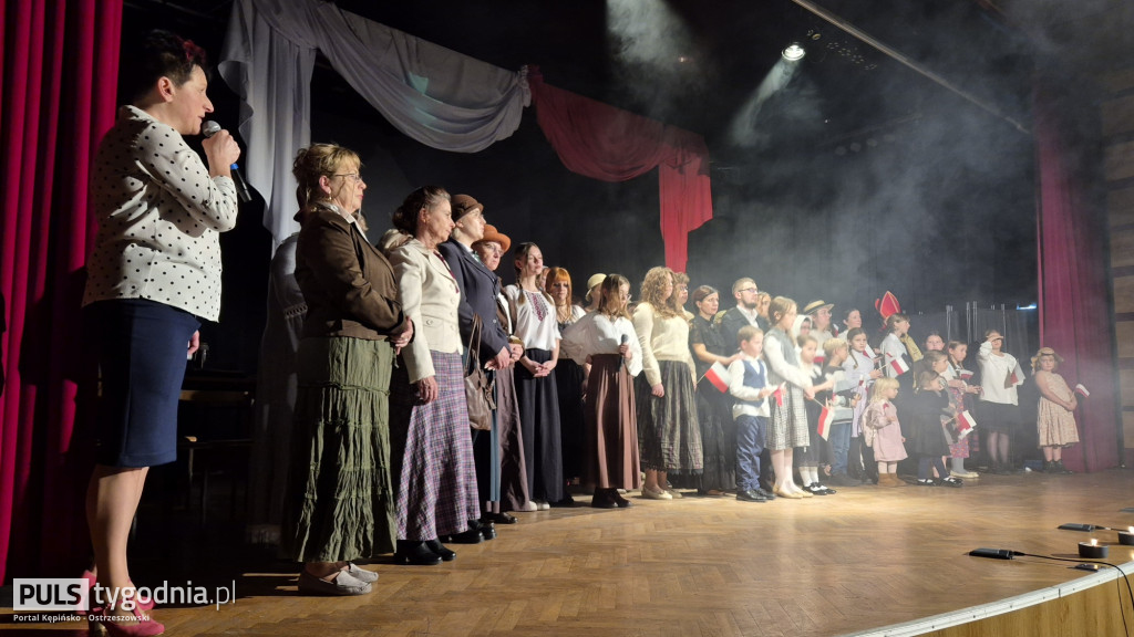 Wystawili spektakl ,,W cieniu wojen\'\'