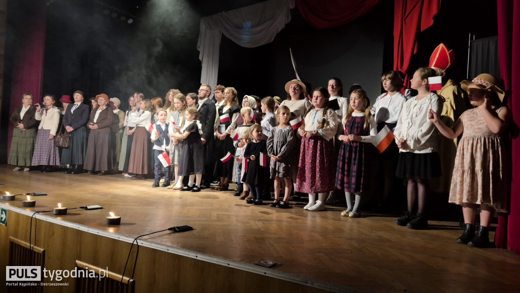 Wystawili spektakl ,,W cieniu wojen\'\'