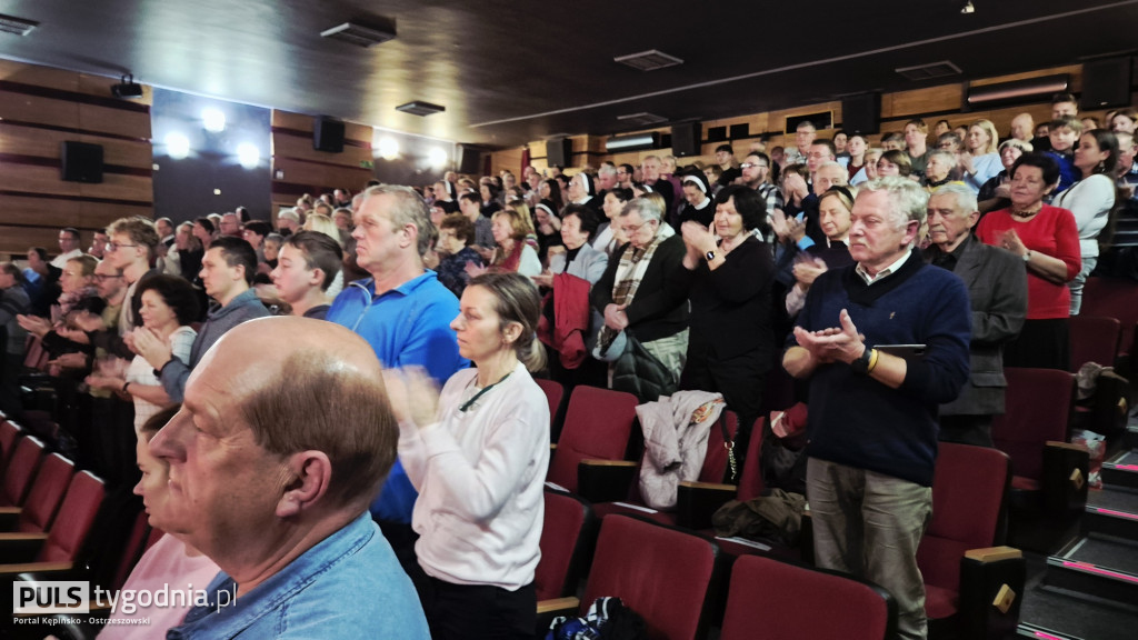 Wystawili spektakl ,,W cieniu wojen\'\'