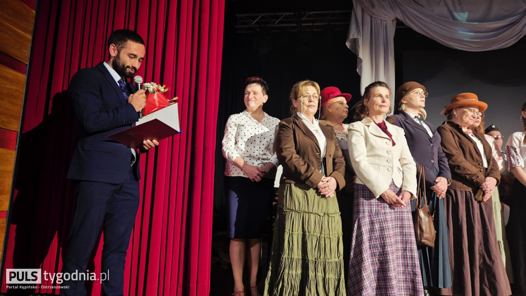 Wystawili spektakl ,,W cieniu wojen\'\'