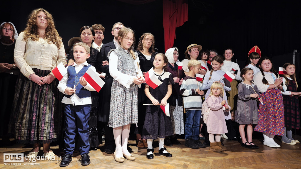 Wystawili spektakl ,,W cieniu wojen\'\'