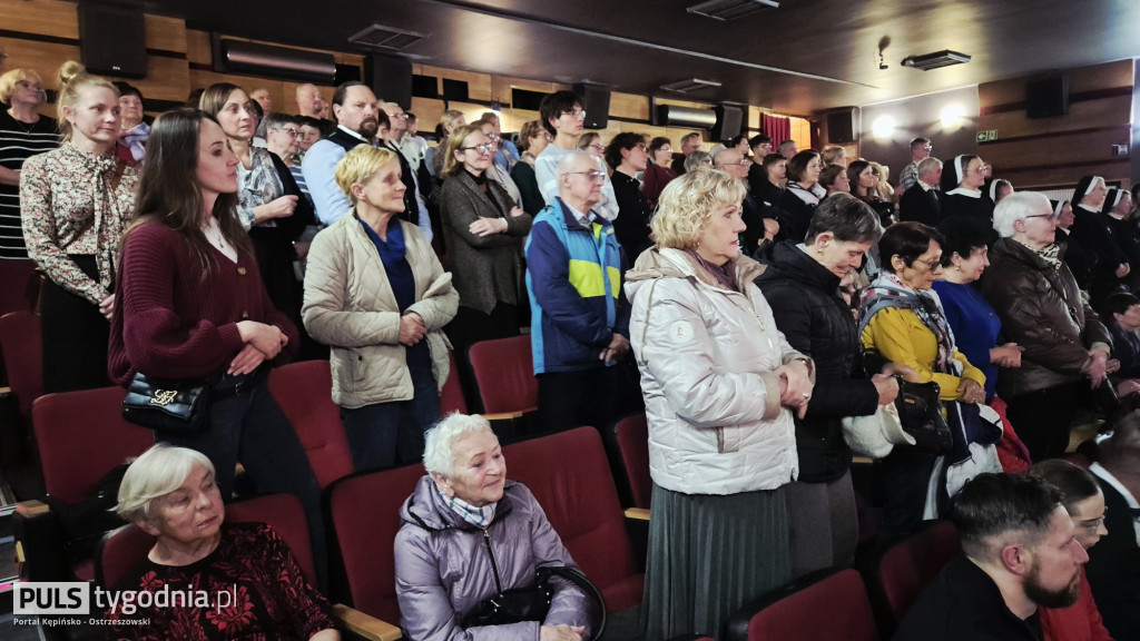 Wystawili spektakl ,,W cieniu wojen\'\'