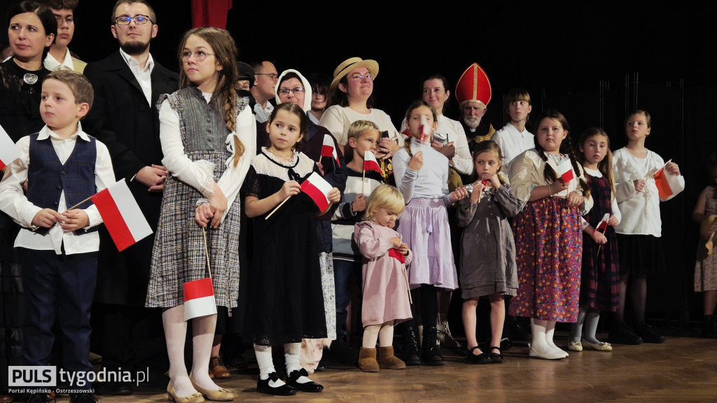 Wystawili spektakl ,,W cieniu wojen\'\'